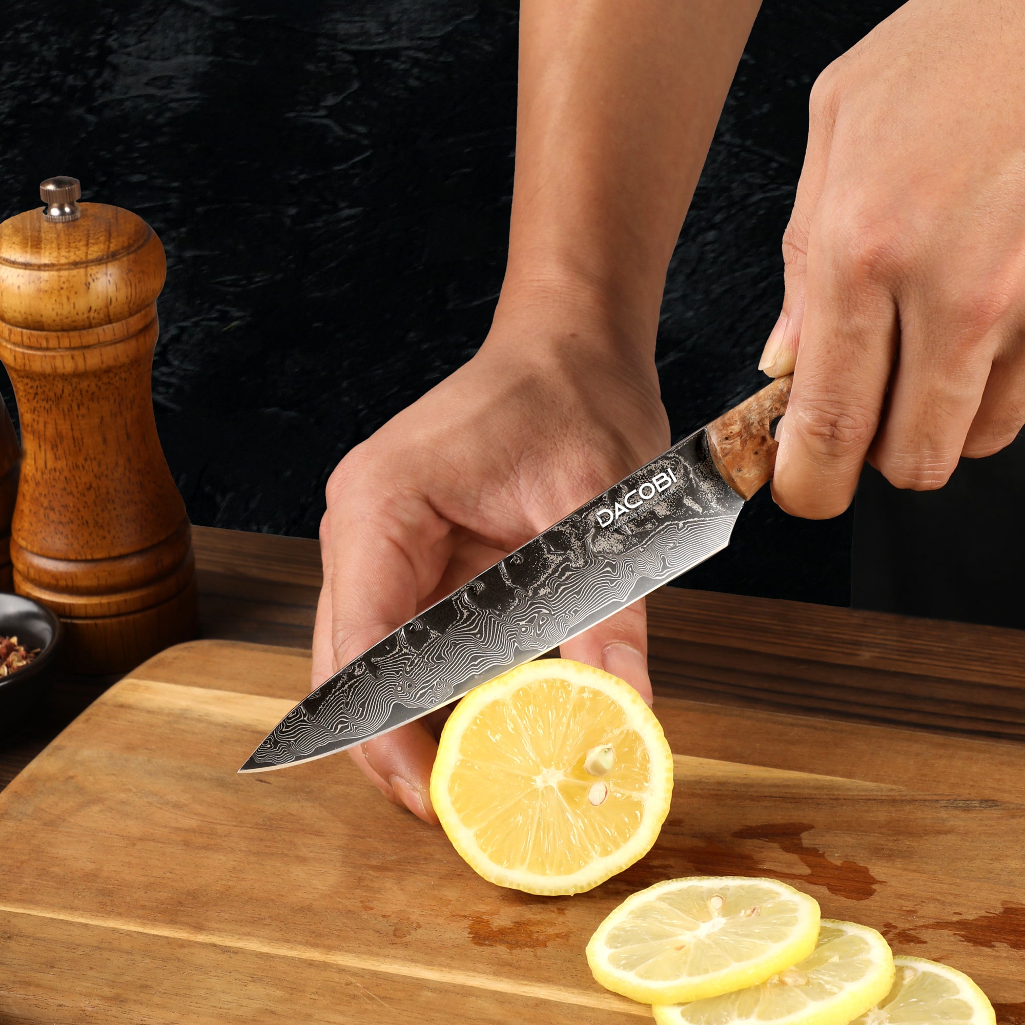 Coltello universale professionale C70, acciaio Damasco 67 strati
